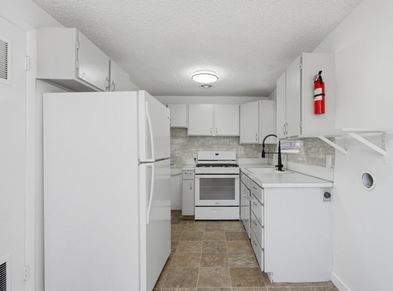 Windsor Apartments - Photo 5 of 17
