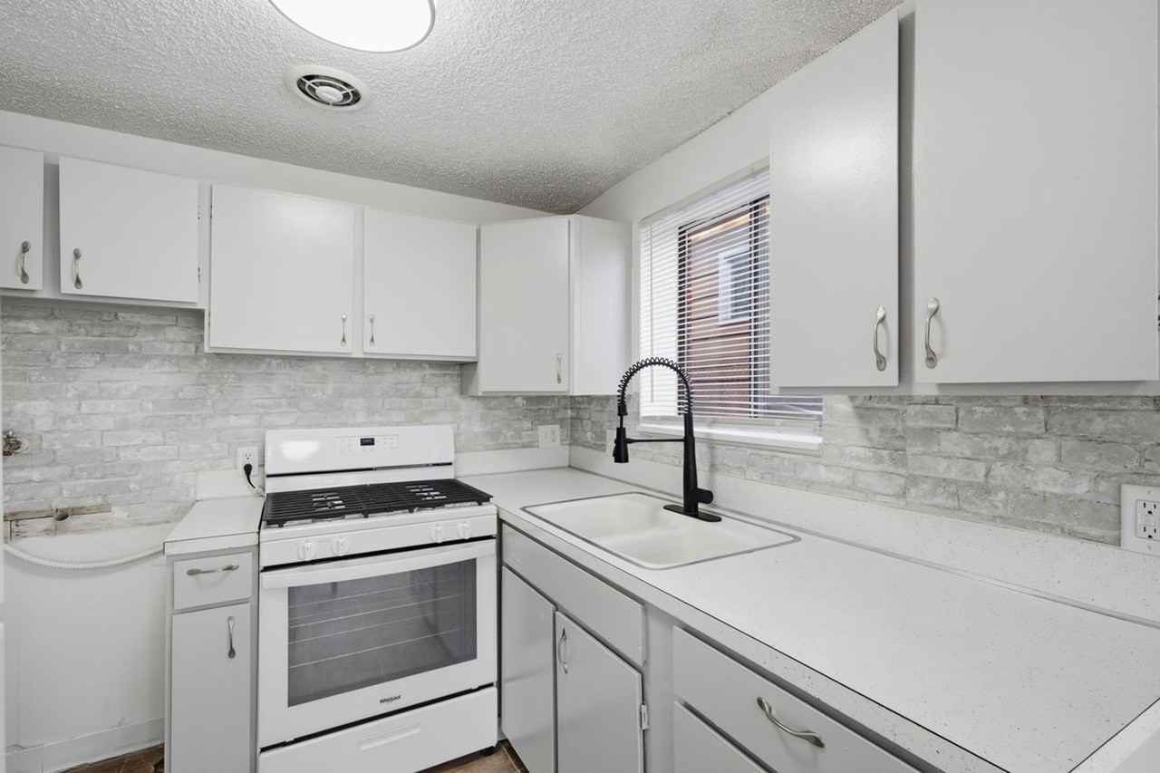 Windsor Apartments - Photo 6 of 17
