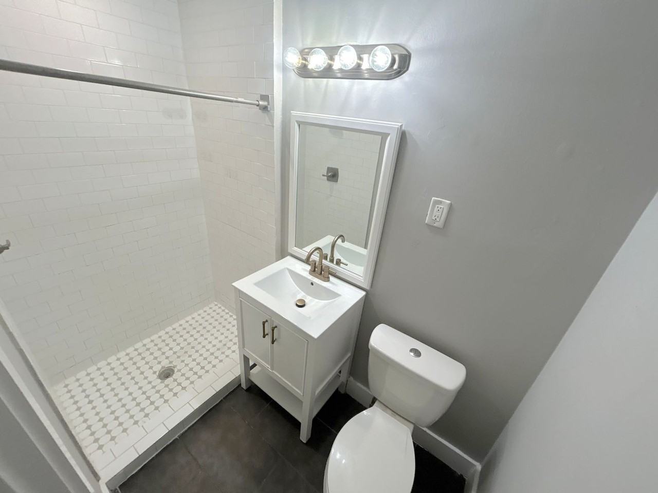 1745 Lanier Ln - Photo 7 of 12