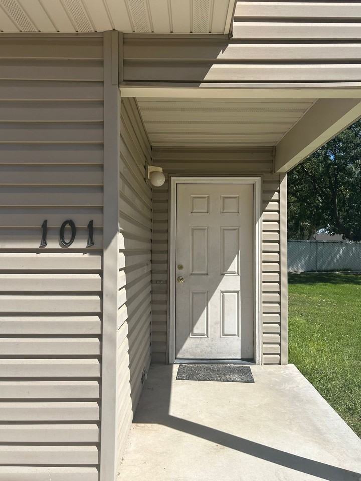 128 Hunter Court - 4 Units - Photo 2 of 5