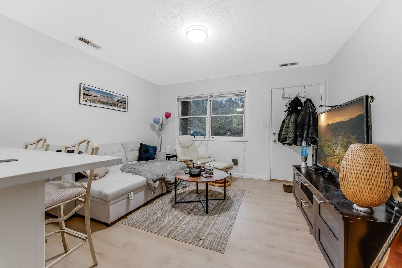 Avalon Apartments - Photo 4 of 18