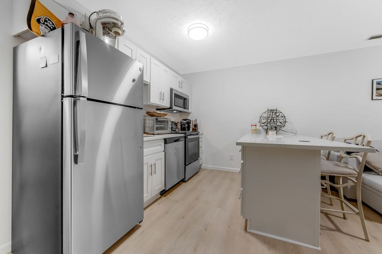 Avalon Apartments - Photo 6 of 18