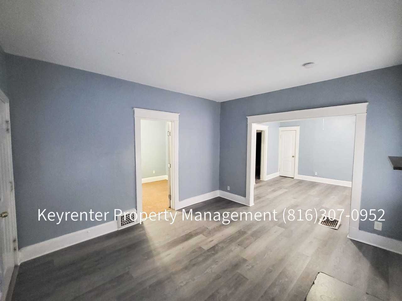 1601 E 43rd St - Photo 4 of 22