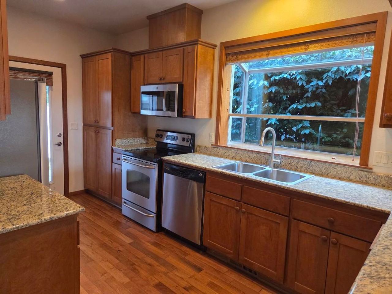 3126 Alameda St #212 - Photo 4 of 24