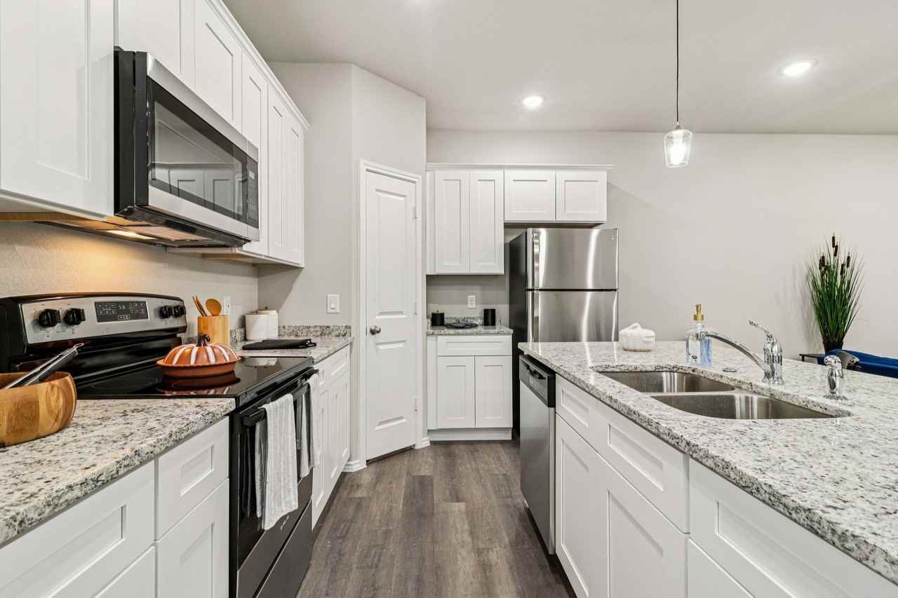 Nature's Edge - Photo 4 of 33