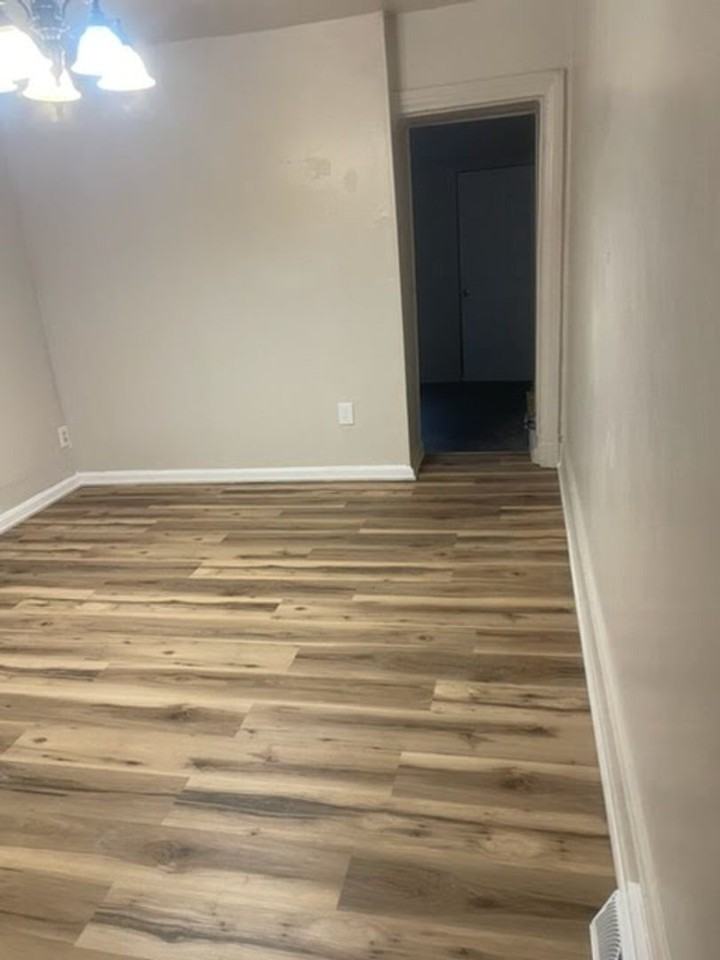 122 W Elm St - Photo 3 of 11