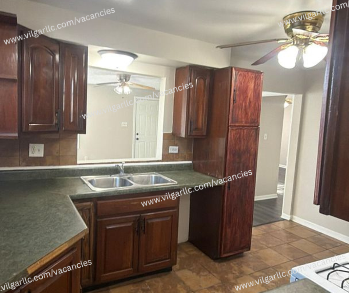 1117 W 2nd Ave - Photo 3 of 22