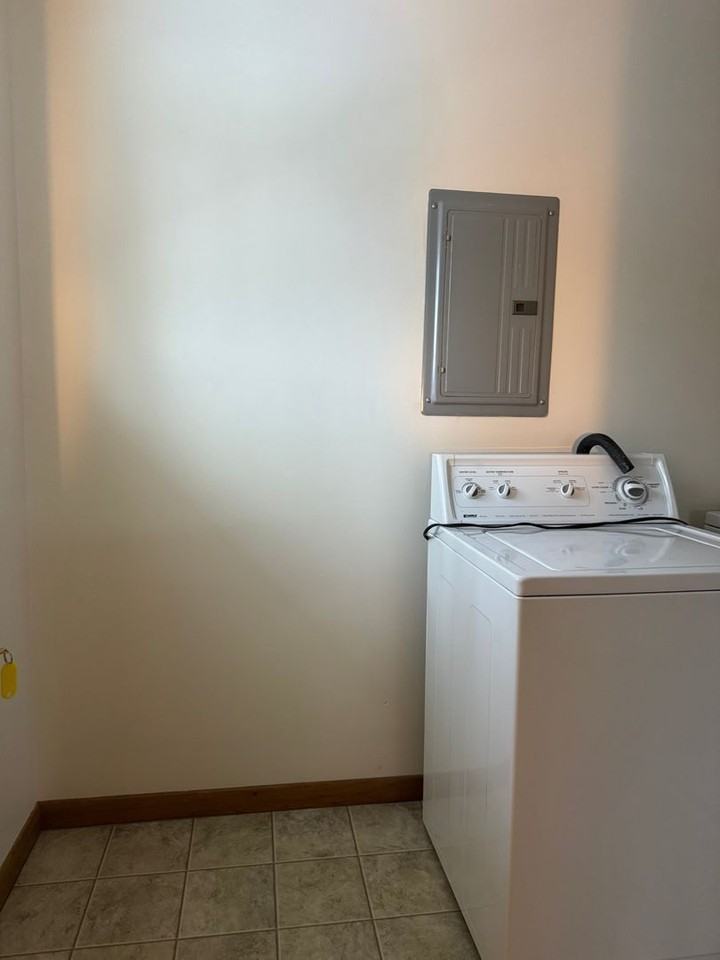 3819 Sterrettania Rd 2nd Fl - Photo 4 of 18