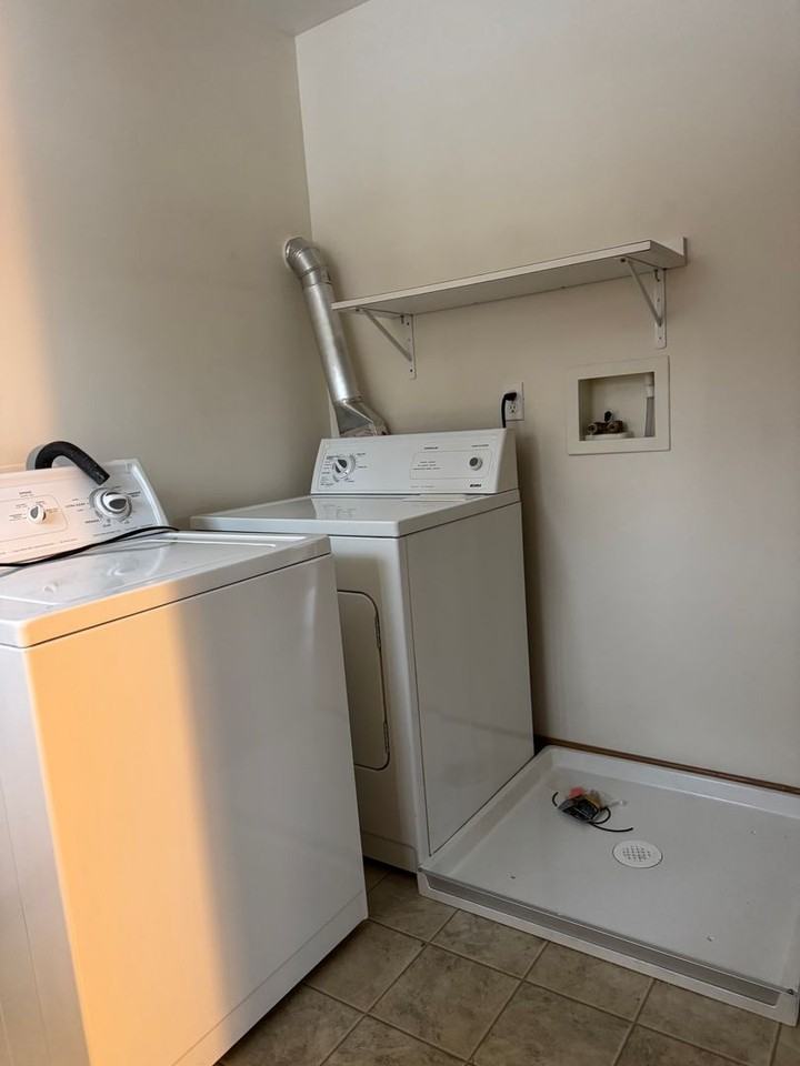 3819 Sterrettania Rd 2nd Fl - Photo 5 of 18