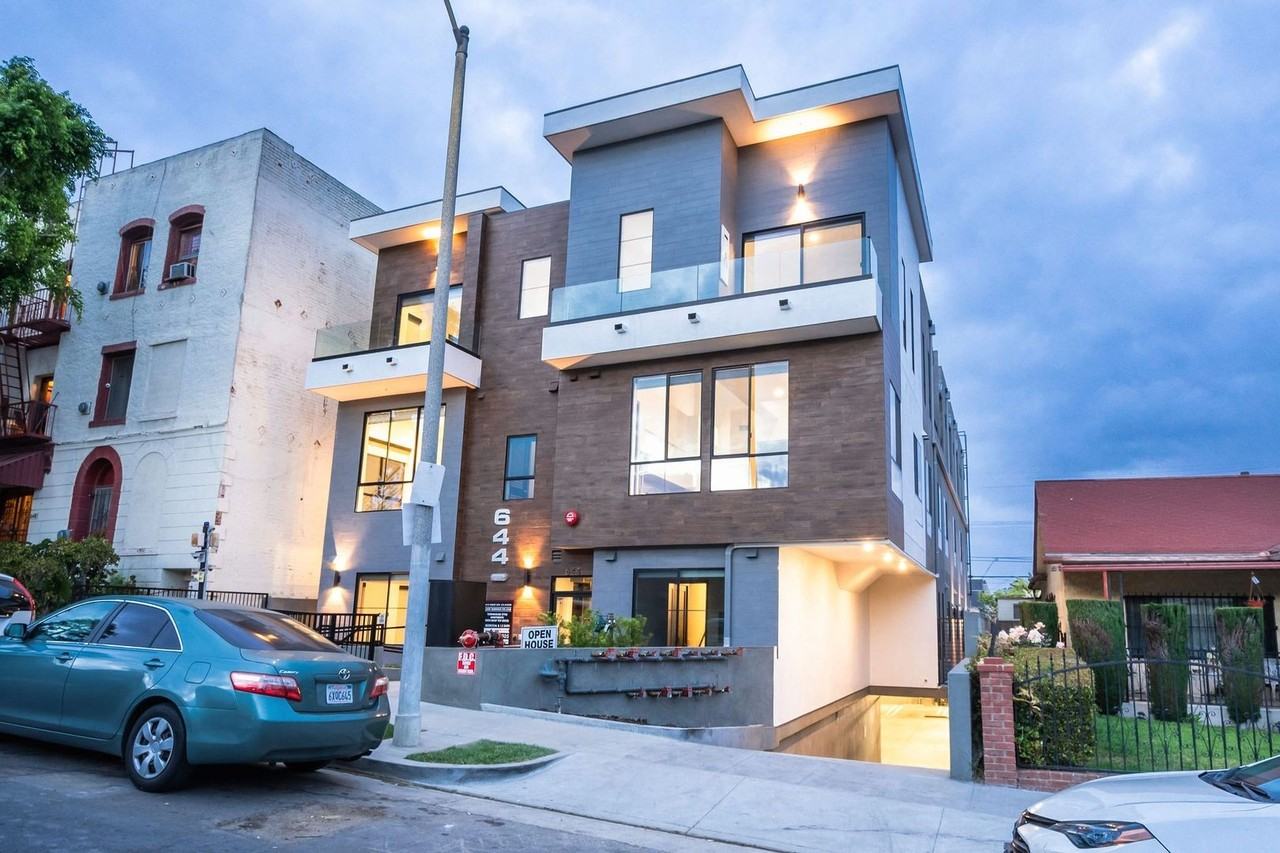 Come home to these New Modern Townhouse! - Photo 2 of 14