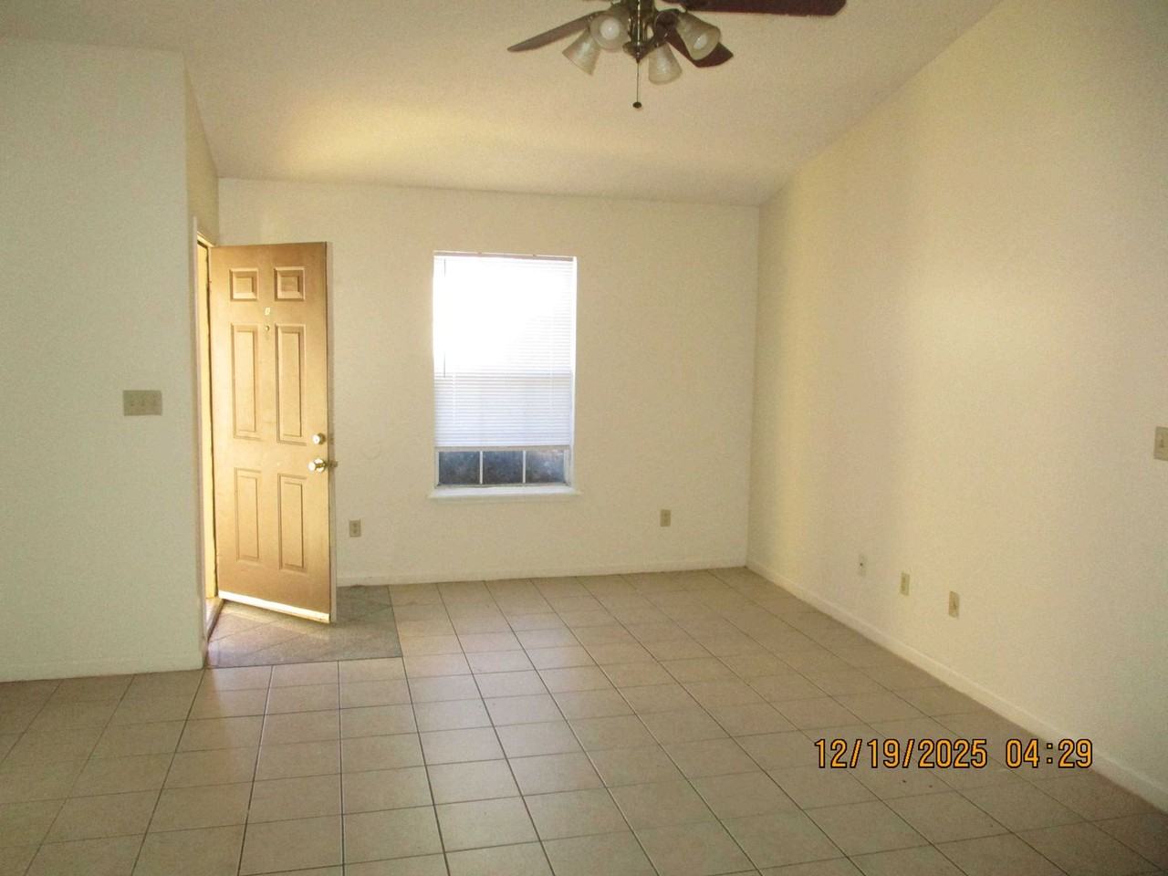 117 Augusta Ct - Photo 4 of 9