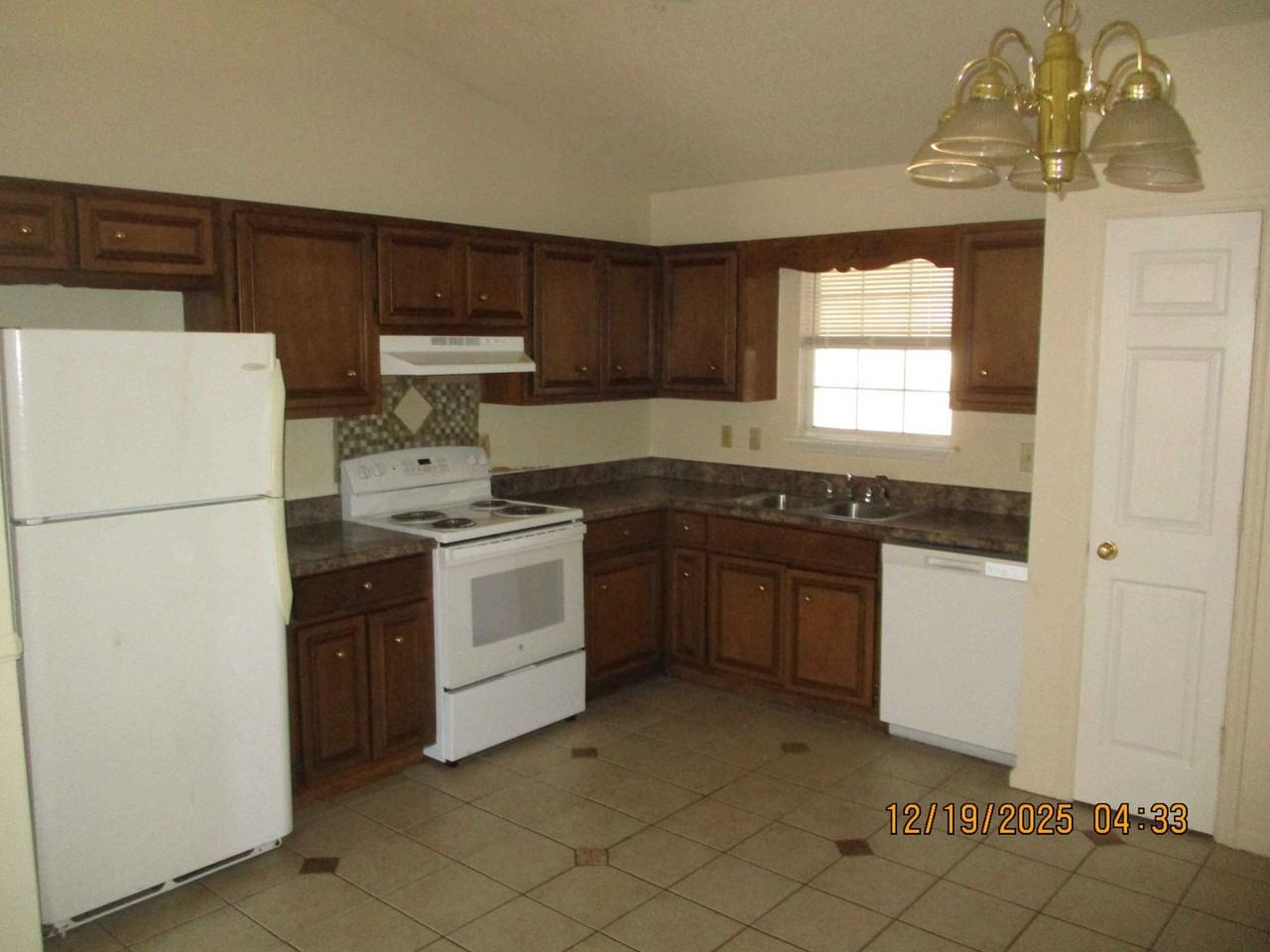 117 Augusta Ct - Photo 5 of 9