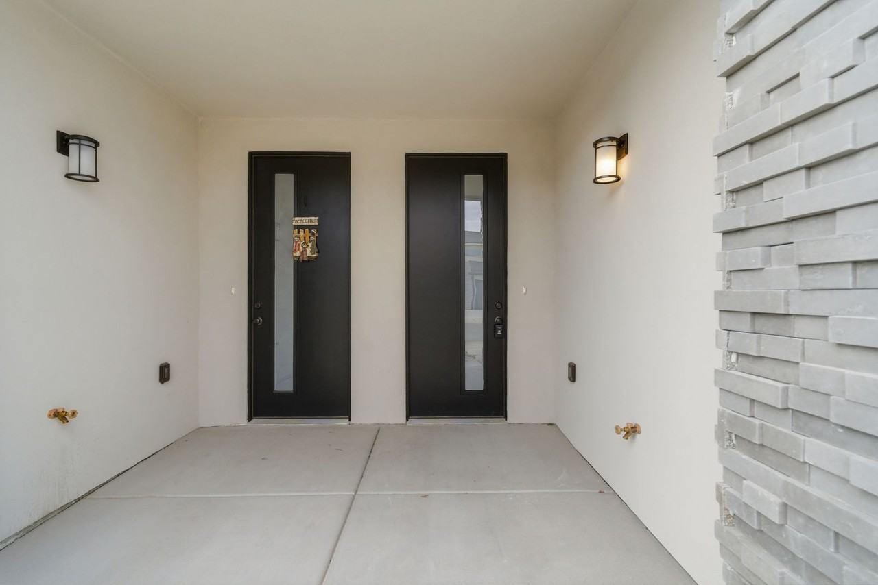 5690 S Weehawken Ln - Photo 3 of 35