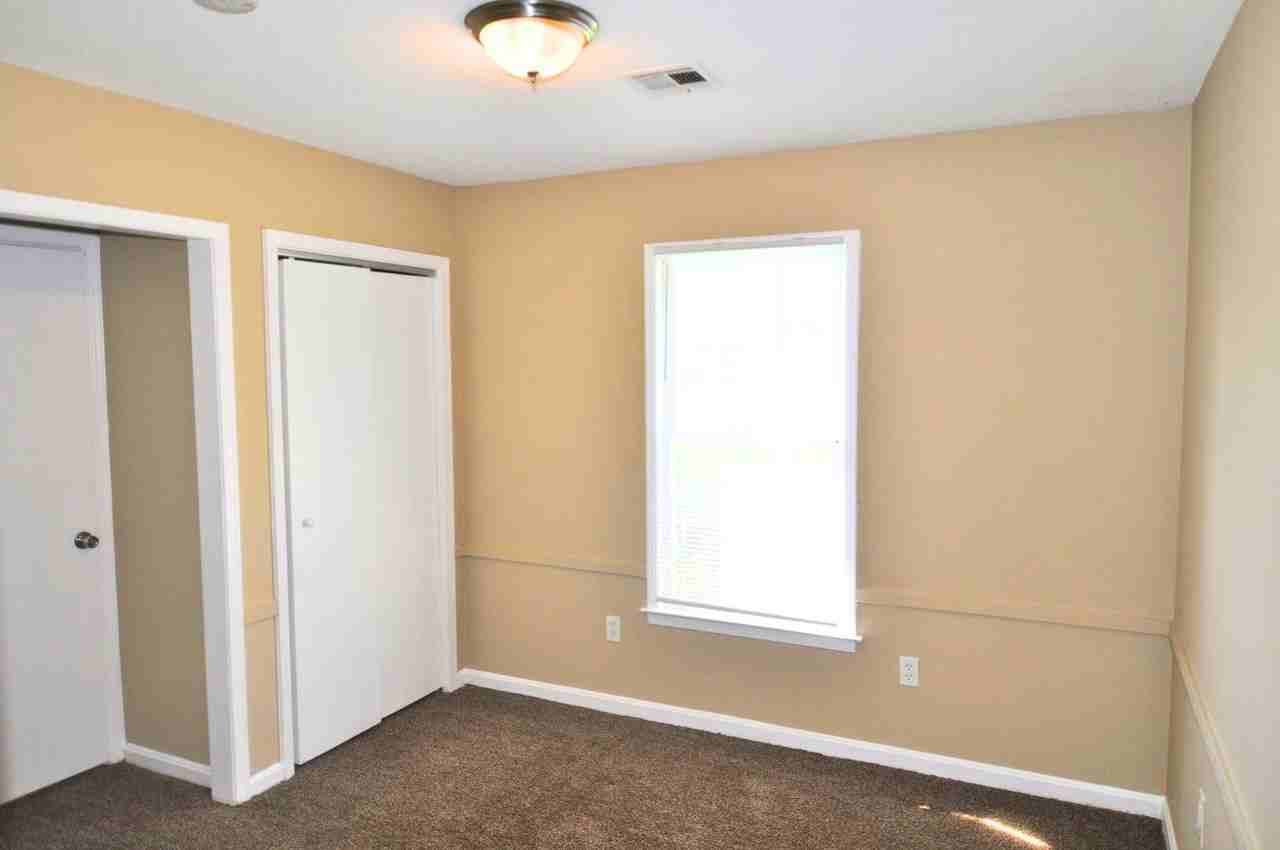 2737 S Wallace Dr - Photo 3 of 14