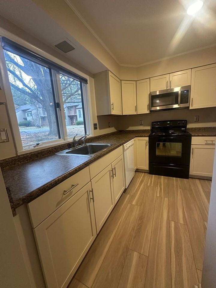 329 Shenandoah Cir - Photo 3 of 19