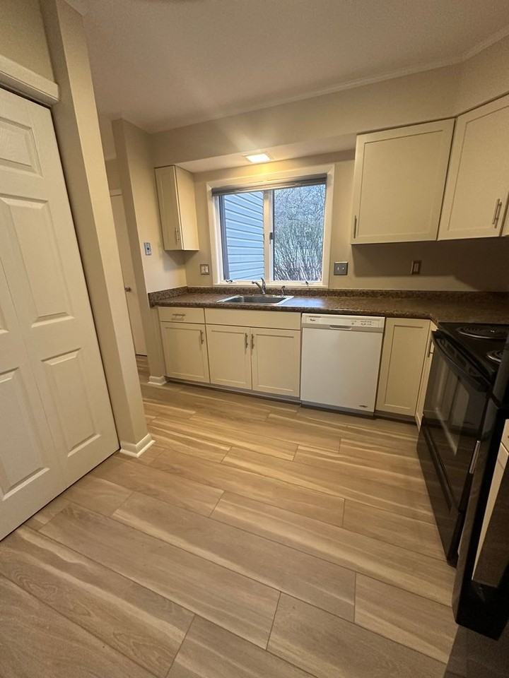 329 Shenandoah Cir - Photo 5 of 19