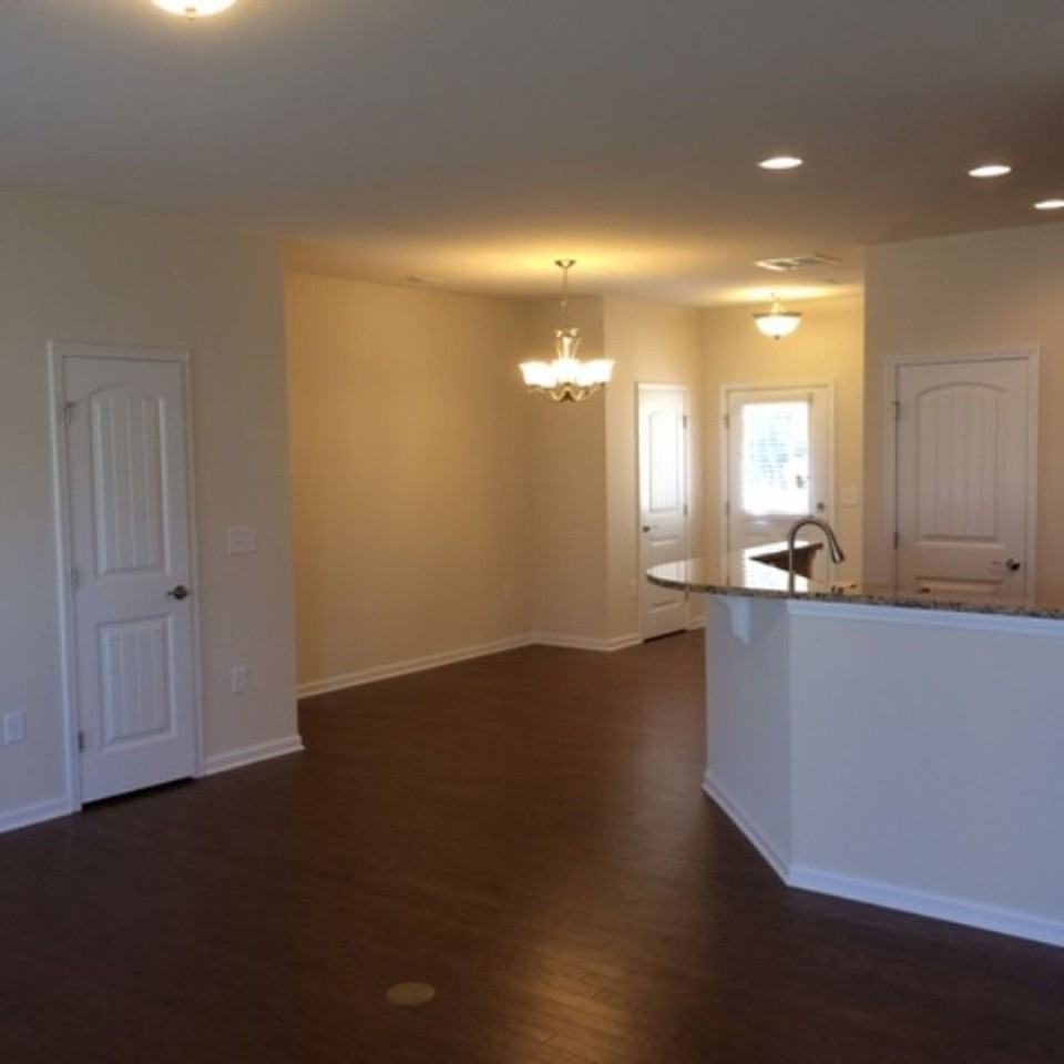 111 Tuftin Dr - Photo 5 of 24