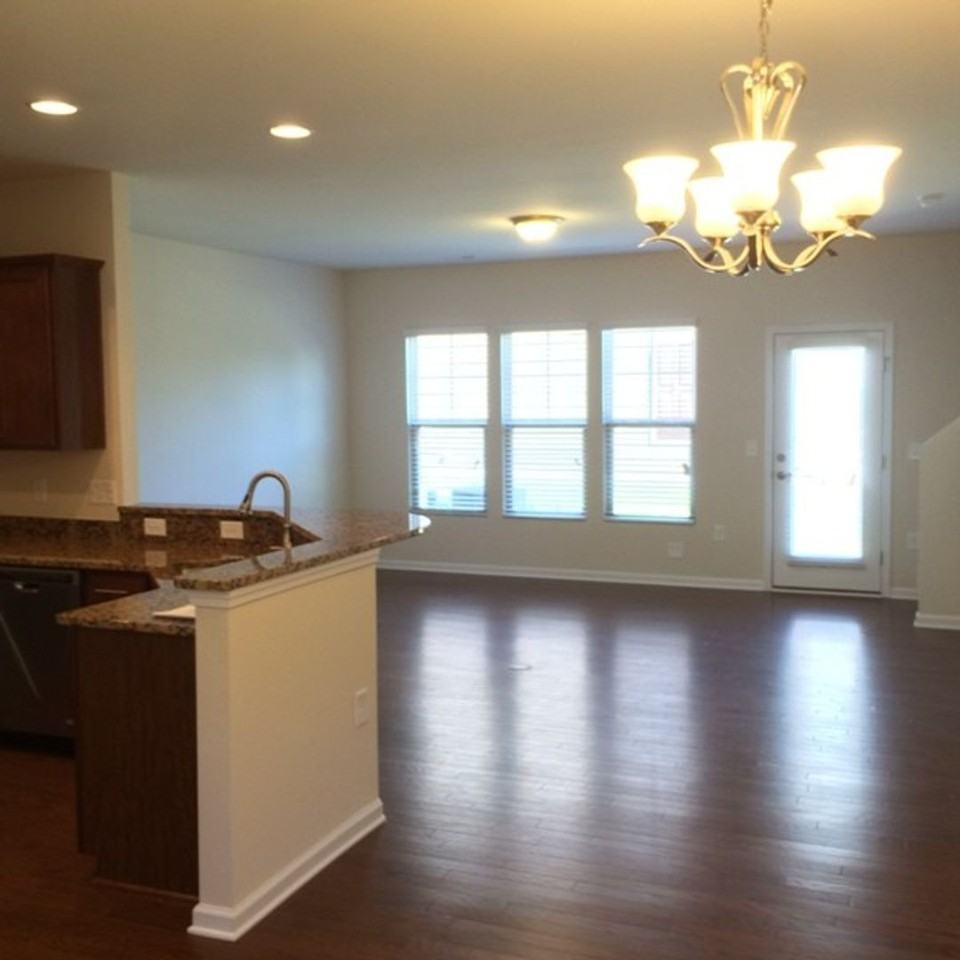 111 Tuftin Dr - Photo 6 of 24