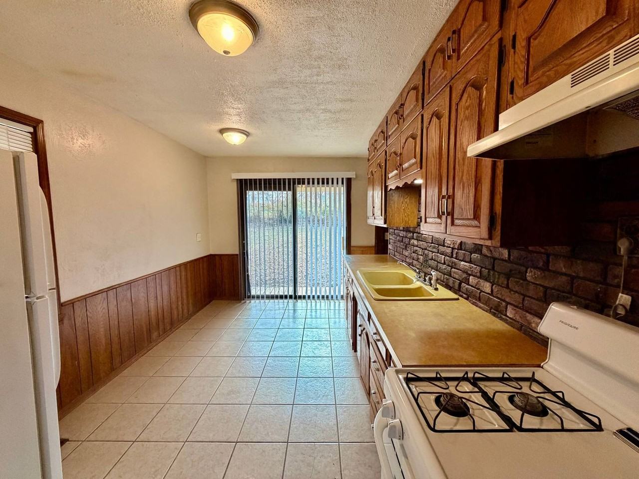 1325 W 24th St S - Photo 7 of 12