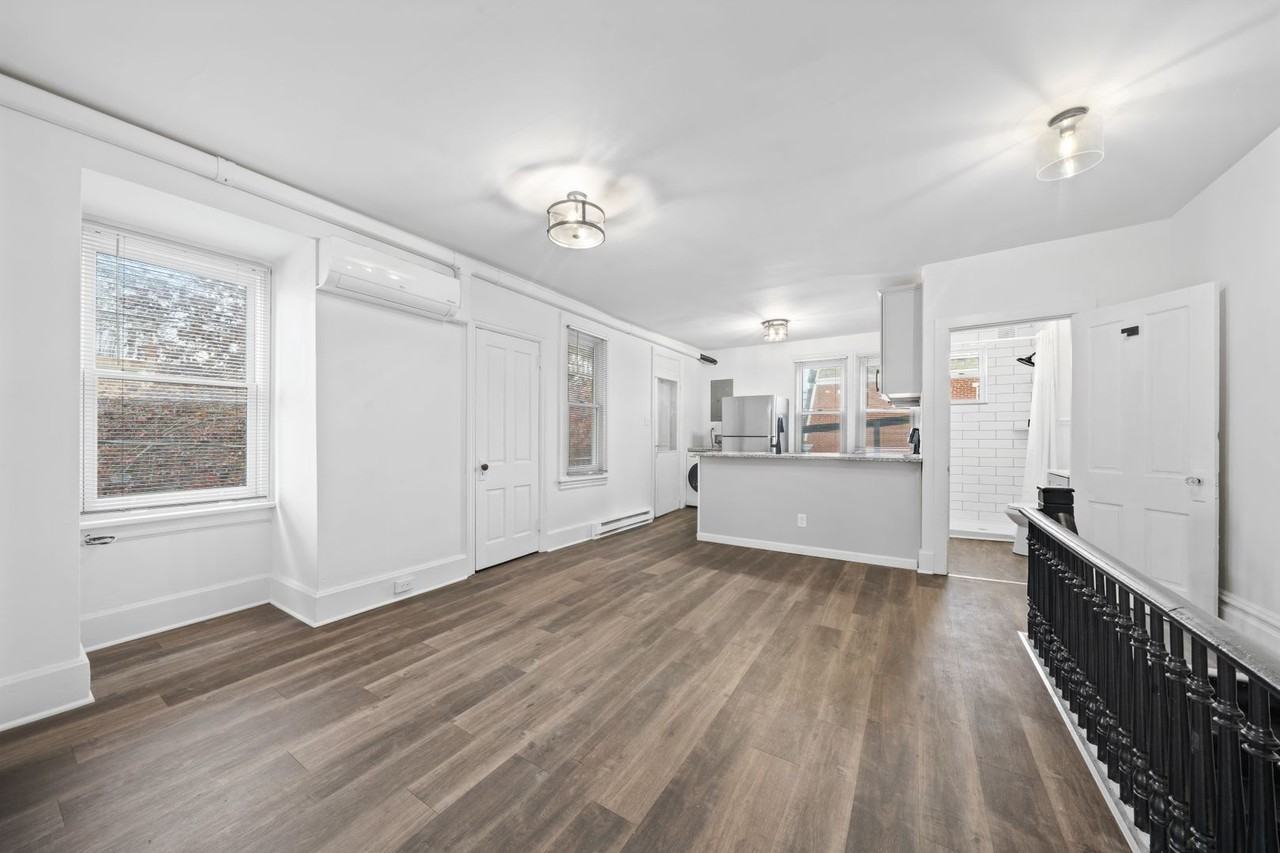 1531 Green St - Photo 3 of 13