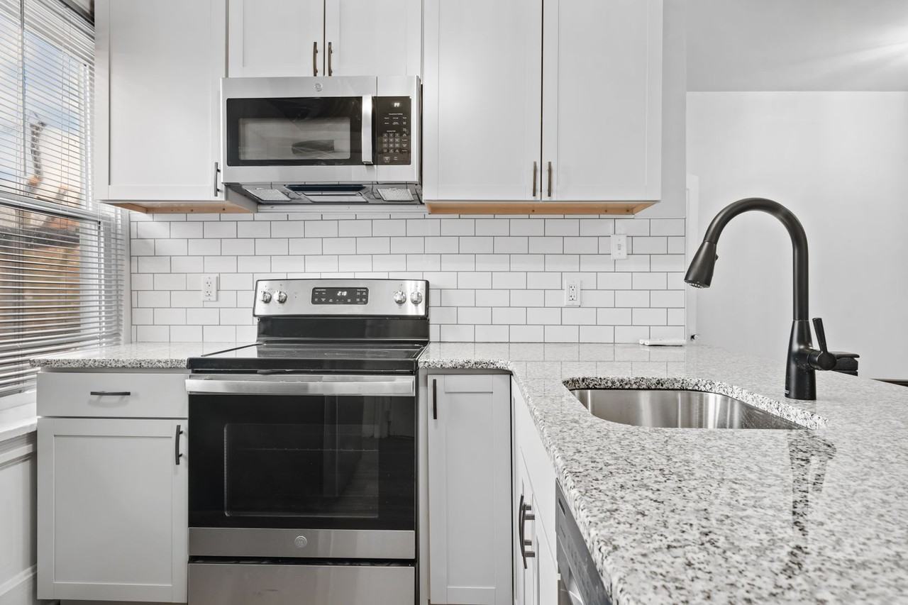 1531 Green St - Photo 4 of 13