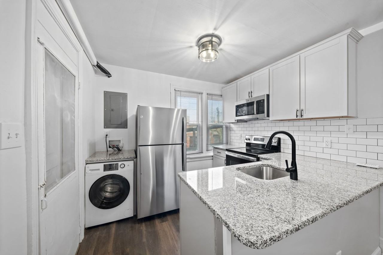 1531 Green St - Photo 5 of 13