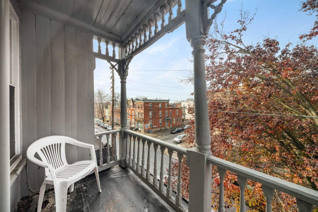 1531 Green St - Photo 6 of 13