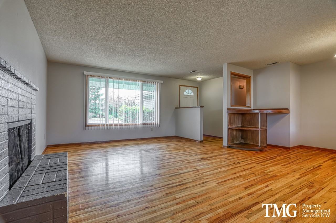 8018 Nw 1st Ave - Photo 4 of 36