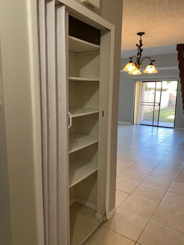 2738 Hunt Club Ln - Photo 3 of 26