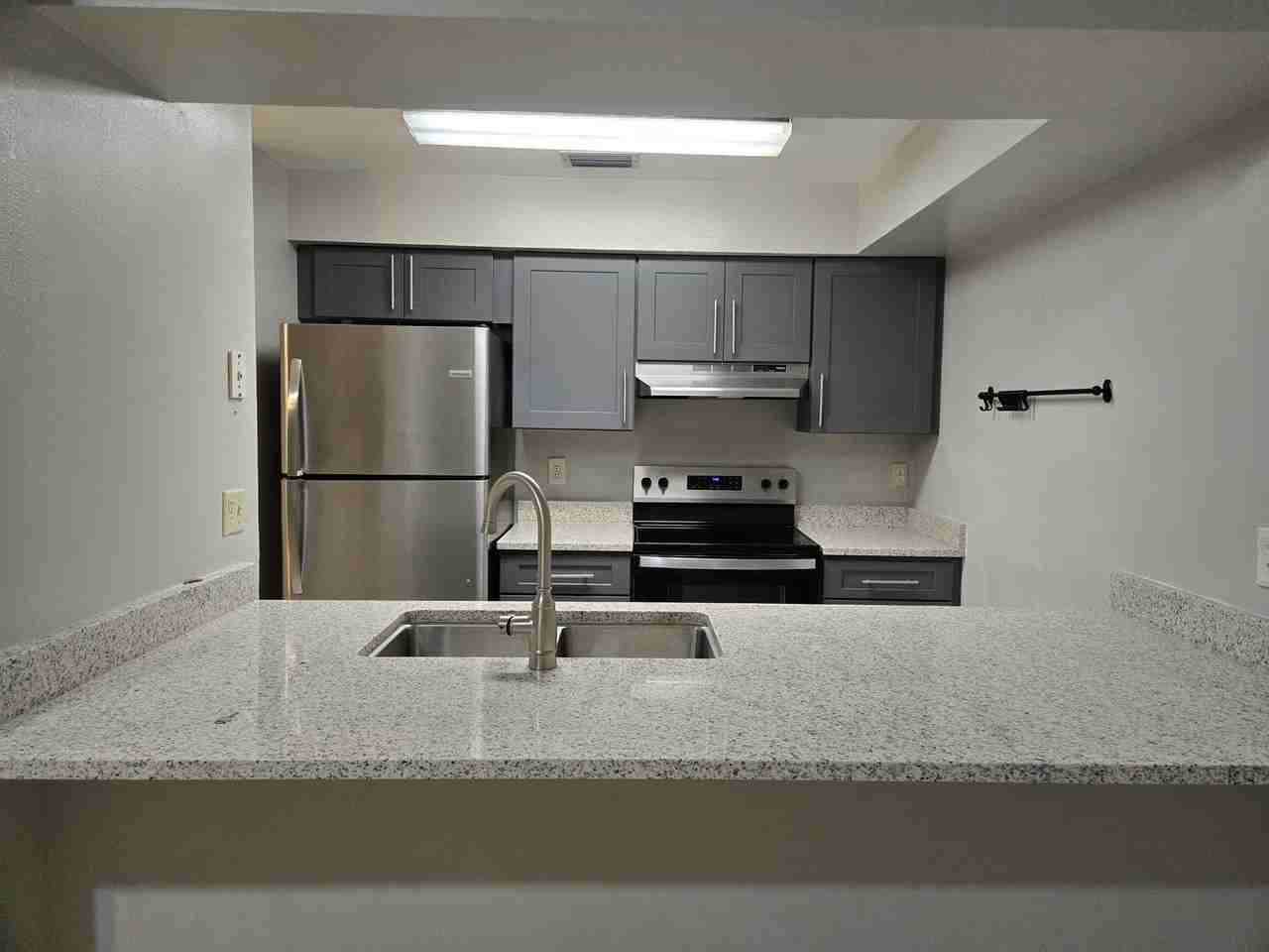 2738 Hunt Club Ln - Photo 6 of 33