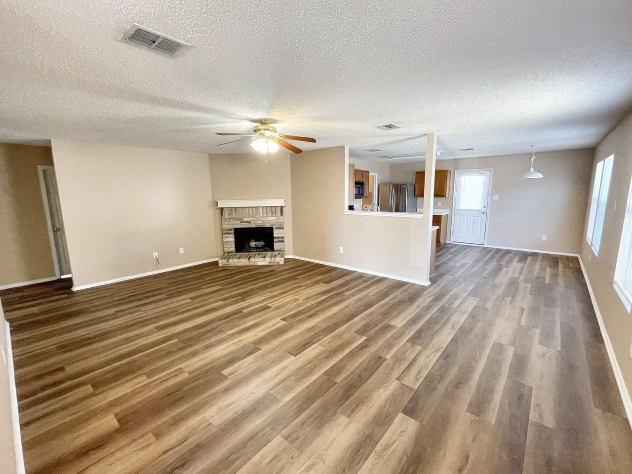 5405 Shiver Rd - Photo 3 of 30