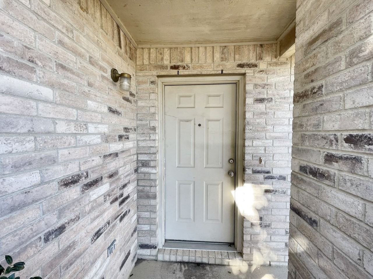 5405 Shiver Rd - Photo 4 of 30