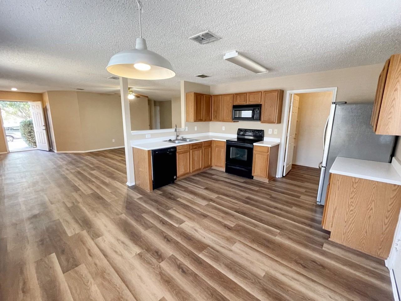 5405 Shiver Rd - Photo 7 of 30