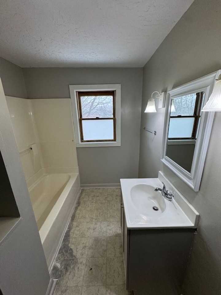 3519 Weisser Park Ave - Photo 7 of 9