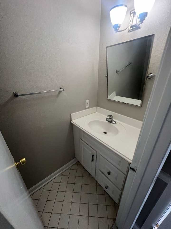 2080 Kings Gate Cir Apt B - Photo 6 of 16