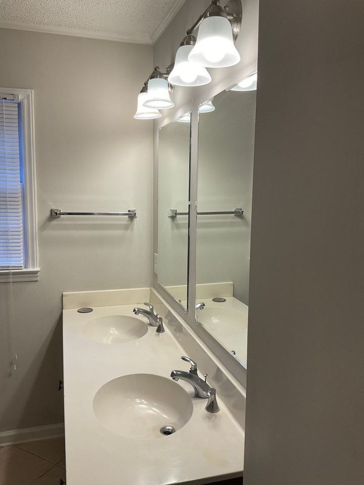 931 Green Circle Dr - Photo 2 of 18