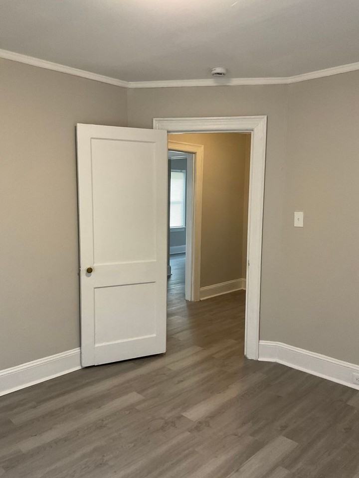 406 Orchard Ln - Photo 3 of 10