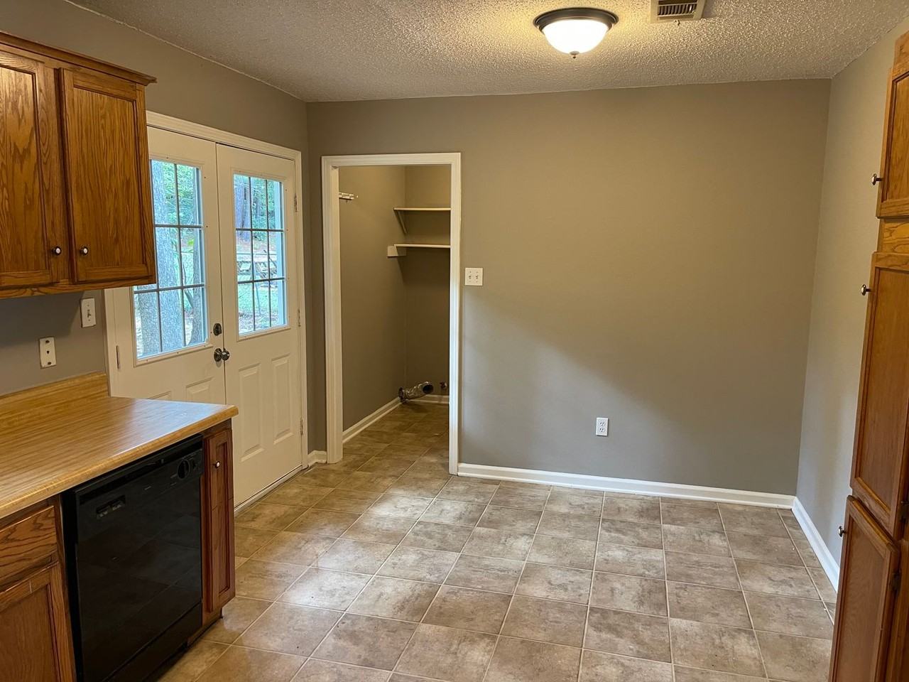 716 Rosewood Dr - Photo 4 of 16