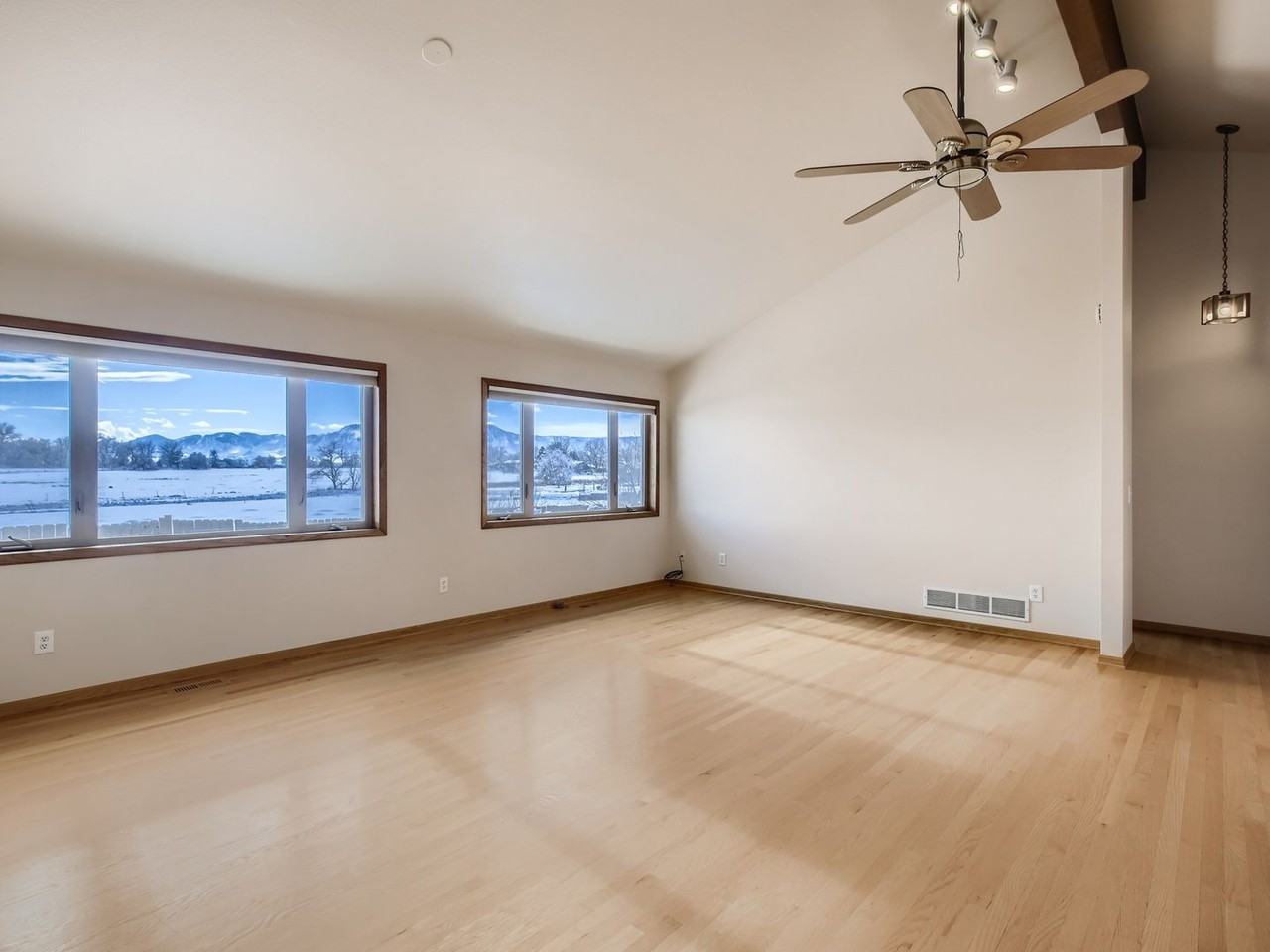 6826 Bugle Ct - Photo 4 of 20