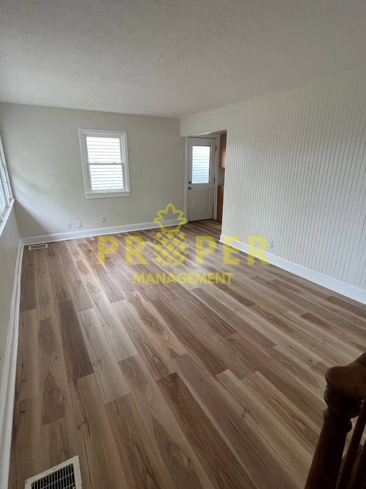 1991 Fairport Ave - Photo 4 of 9