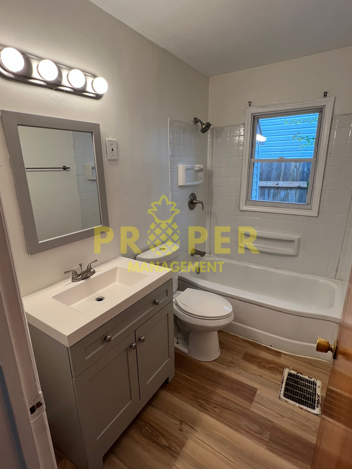 1991 Fairport Ave - Photo 5 of 9