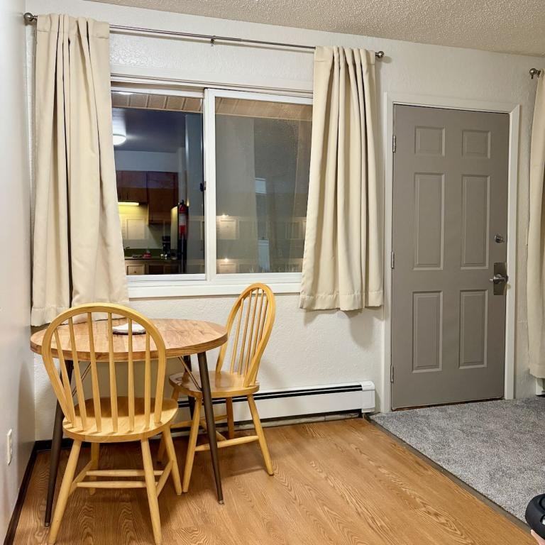 805 Peninsula Ave - Photo 2 of 13