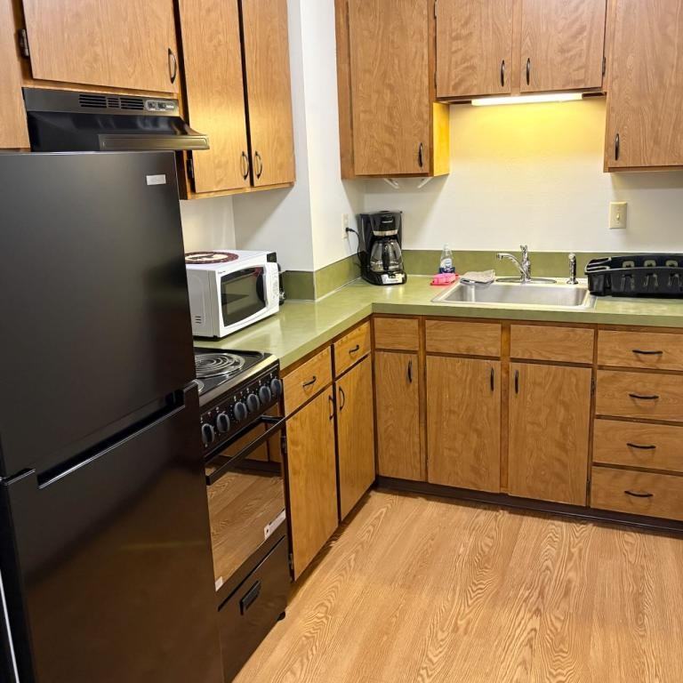 805 Peninsula Ave - Photo 3 of 13