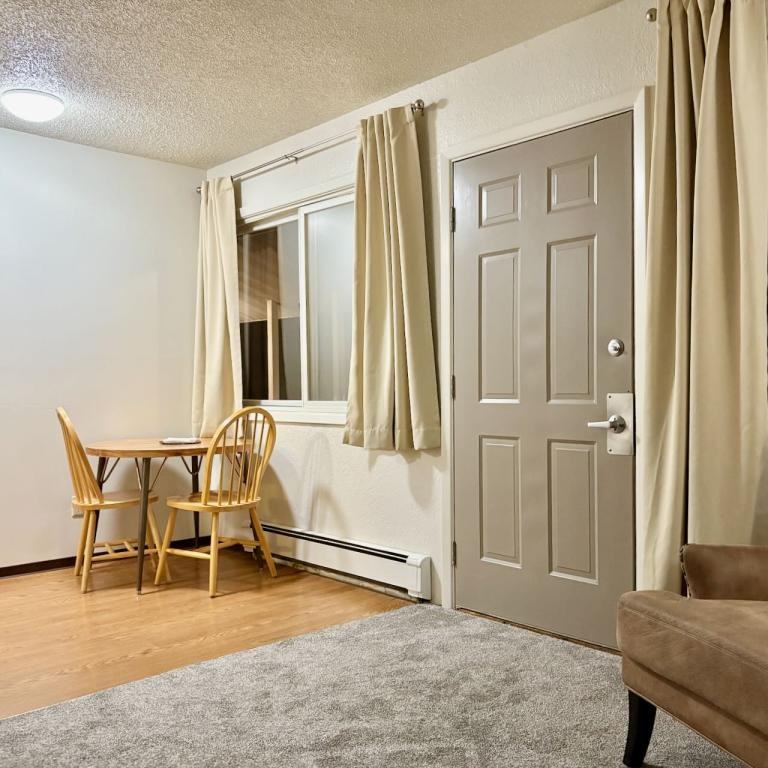 805 Peninsula Ave - Photo 5 of 13