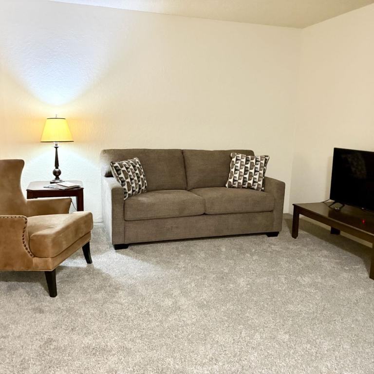 805 Peninsula Ave - Photo 6 of 13