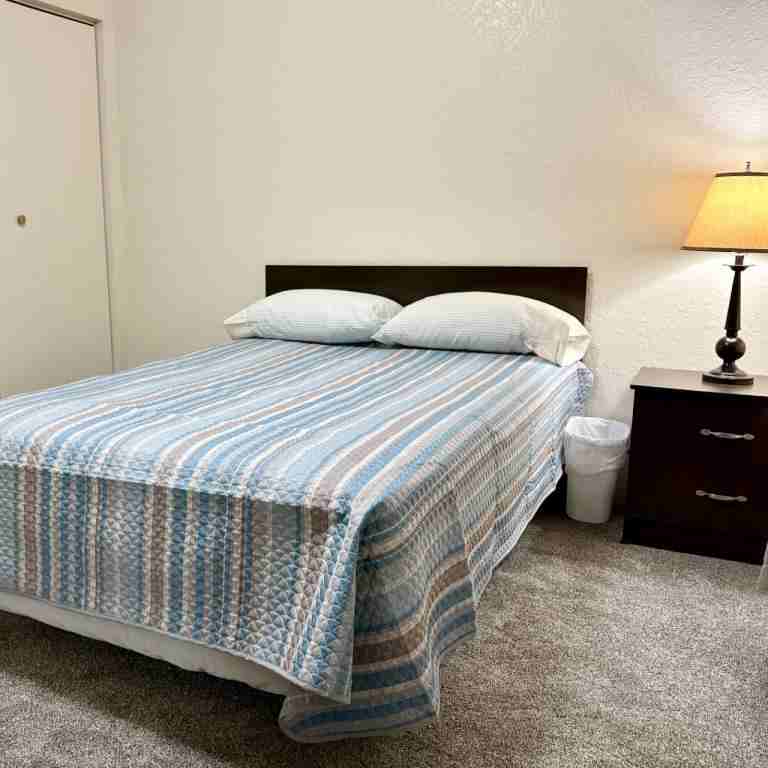 805 Peninsula Ave - Photo 7 of 13