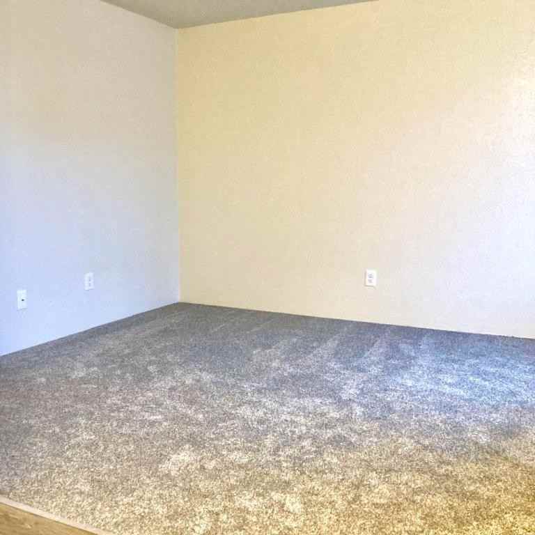 805 Peninsula Ave #27 - Photo 2 of 14