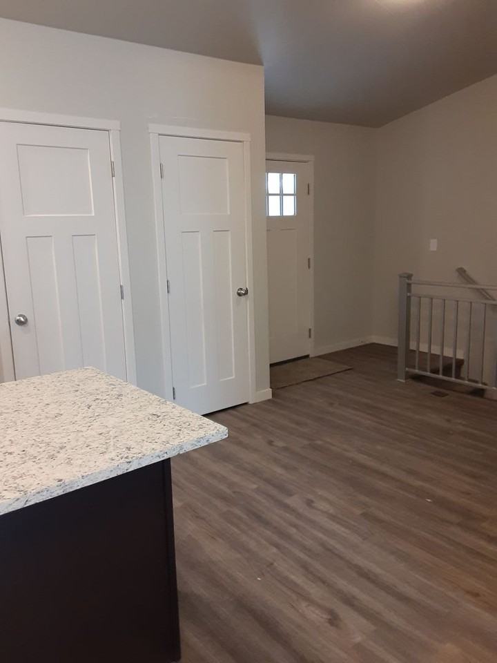 613 Liberty Park Dr - Photo 3 of 34