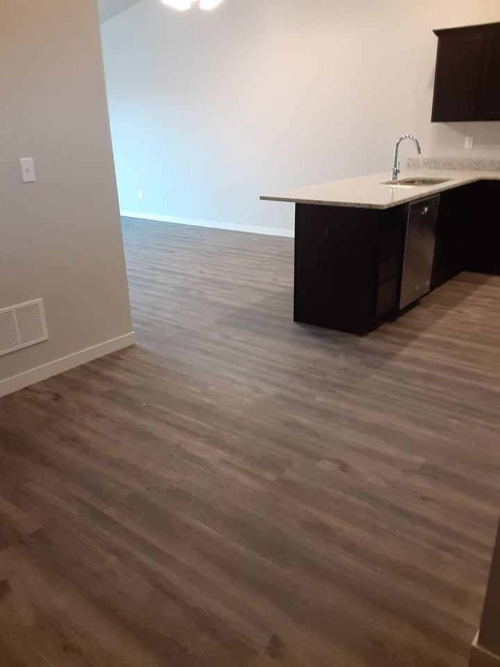 613 Liberty Park Dr - Photo 4 of 34