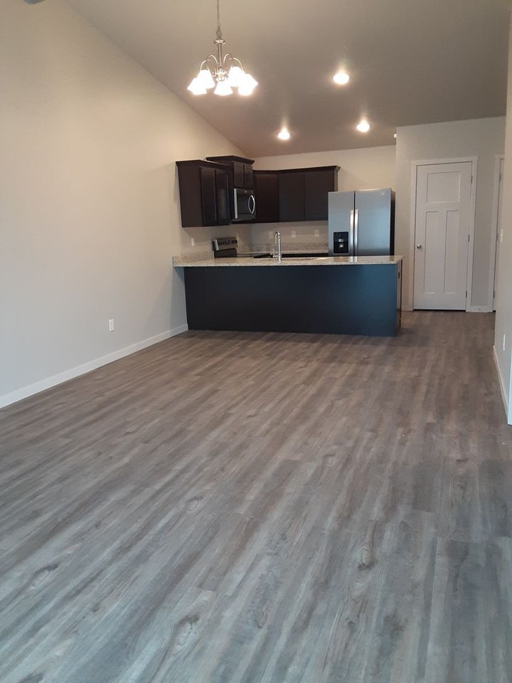 613 Liberty Park Dr - Photo 5 of 34